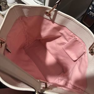 Light pink shoulder Gucci bag